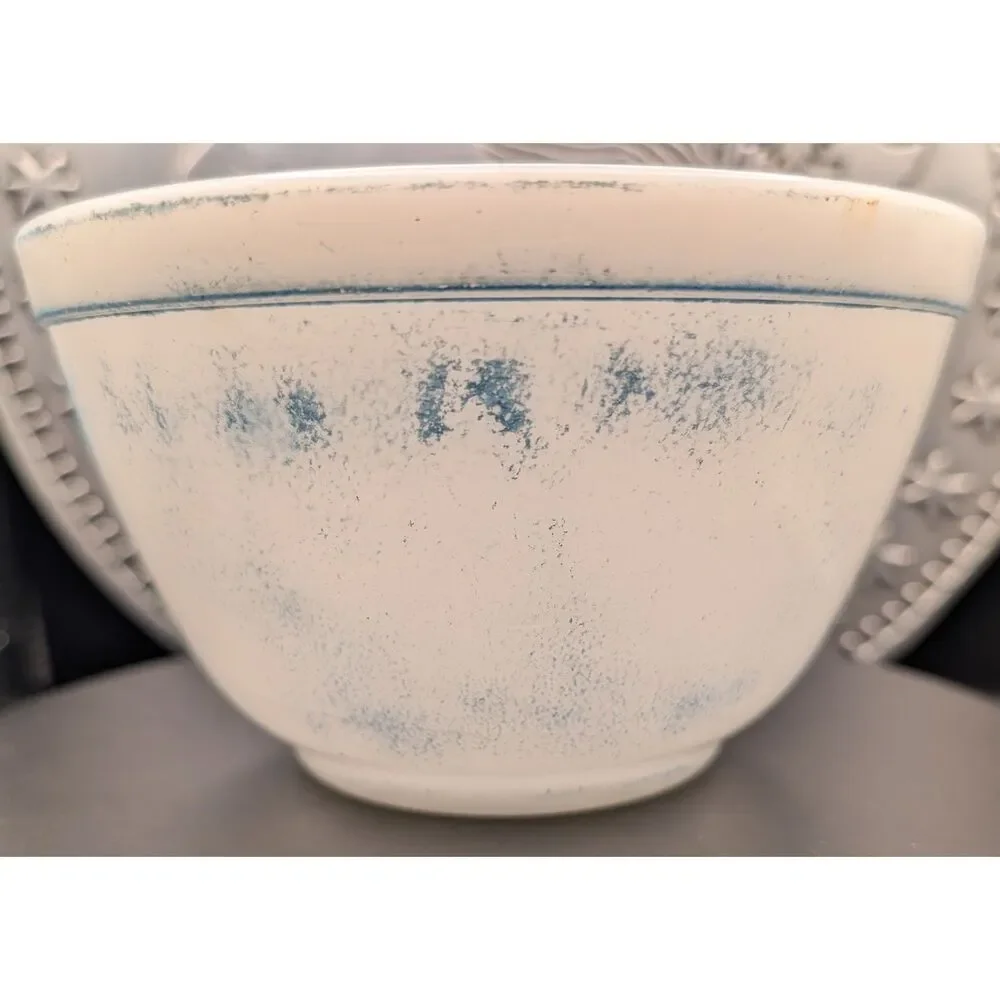 Pyrex 401 Mixing Bowl – White Opal – 1.5 Pt – Made in USA – Ovenware